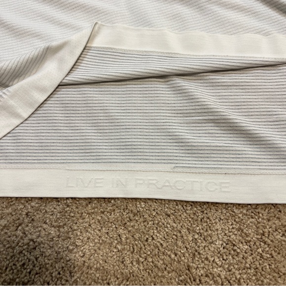 Men’s XXL Lululemon Polo Shirt - Picture 8 of 8